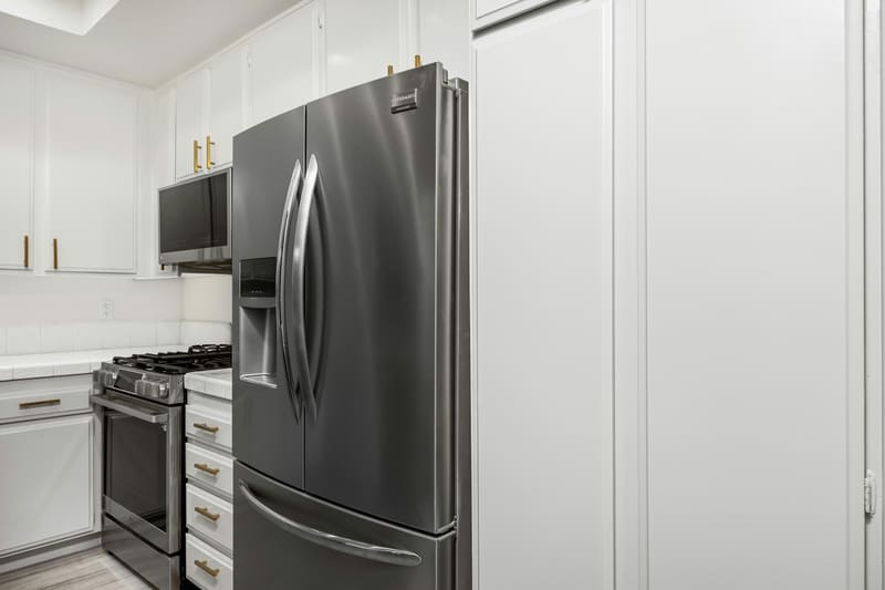 Refrigerator and freezer repair service